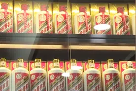 假的！“飞天茅台”口感不对，长沙女子饮后两小时中毒送医！视频封面