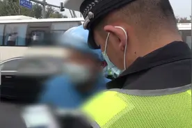 罚一万六、拘二十天！男子骑摩托逆行被拦，一查证件牌照全是假的视频封面
