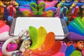 用几十种天鹅造型的超轻黏土来做史莱姆混泥，猜猜结果会怎样视频封面