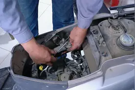 踏板摩托车电启动没反应！简单急招让你学会，比修车师傅搞得还快视频封面