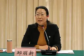 黄冈女市长有新职，曾回应“卫健委主任一问三不知”事件视频封面