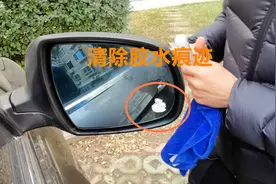 如何清除汽车玻璃表面的胶水痕迹，方法很简单，演示给你看