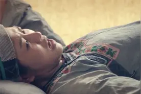 苗山花：大山里没有接生婆，怀孕美女独自生下孩子，为母则刚啊视频封面