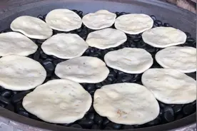 85岁老奶奶30多年专做一种馍，1元一个，馍酥料足 ，吃过的都说好视频封面