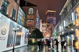 耗资500亿武汉楚河汉街，雪中夜景太震撼，来武汉必须打卡的地方视频封面