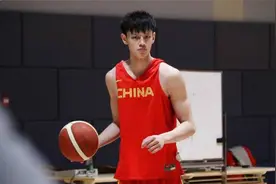 前途无量！曾凡博正式签约发展联盟点燃队，2022年将参加NBA选秀视频封面