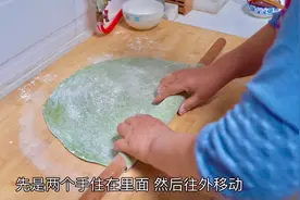 蔬菜面怎样做？天天奶奶教你这样擀面，薄厚均匀，详细又实用视频封面