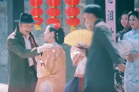 大叔白天就流连于女人之间，不务正业，难成大事视频封面