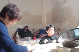 东北残疾姑娘远嫁山东独臂小伙，现如今生活得咋样？看完让人羡慕视频封面