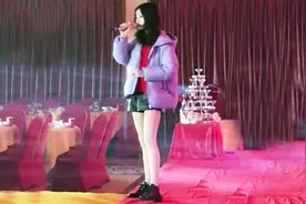 小姐姐婚礼上模仿邓紫棋演唱《光年之外》火了，这声音也太像了吧视频封面