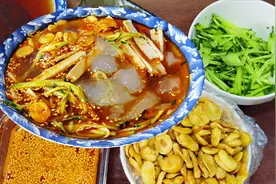 跟65岁阿姨学做大同有名的土豆凉粉，方法很特别，胡油辣椒是灵魂视频封面