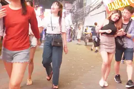 泰国街拍，情侣们更喜欢出门逛街约会，而不是网上购物、游戏视频封面