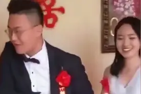 伴郎对伴娘一见钟情，主动出击搂腰牵手伴娘羞红脸，画面太养眼视频封面