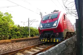 上海南开往长沙的Z字火车，0Z247次空车回送通过杭州站去上海