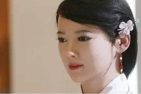 中国首个美女机器人，只需4万元便可领回家，网友 攒钱中视频封面