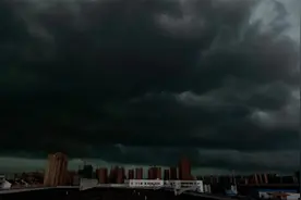 延时记录上海暴雨来袭：黑云压城白昼如夜 大雨倾泻而下如同瀑布视频封面