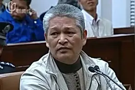 庭审：施工人员挖水管挖出蛇皮袋，打开一看被吓出一身冷汗！视频封面