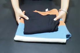 新买的衣服别用清水洗，教你一招，洗得干净不褪色，太实用了视频封面