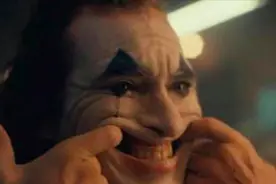 男子患“小丑狂笑症”无法控制笑容 未婚妻车祸去世也忍不住大笑