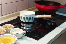 锅具分享：新买的两个锅，一大一小各有各的好，每餐后要及时清洗视频封面