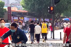 武汉江汉路水塔美食街又人满为患，吃货的队伍太庞大，人多到害怕视频封面