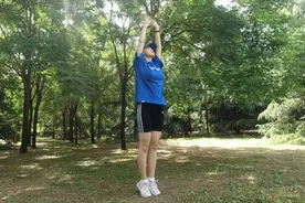 想瘦肚子就踮脚，每天这样举手踮脚100次，瘦内脏脂肪，改善驼背视频封面