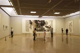 走进中国美术馆欣赏姚晓冬老师的大写意花鸟画下视频封面