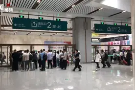 西安站乘客“北进北出”  旅客咋换乘视频封面