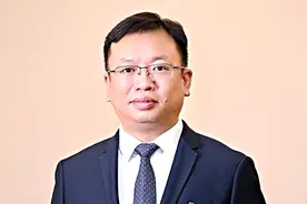 人大代表：建议允许火车票二次改签视频封面