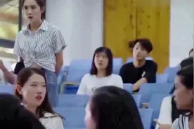 老师查论文查重率学霸高达100%，老师怒了，没想到作者是她自己视频封面