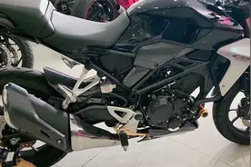 2022款本田CB300R街车，售42000元配ABS，动力强劲，质感真不赖视频封面