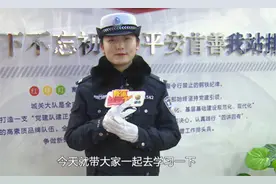 三条车道变两条车道，且各车道车辆都并排行驶，此时谁应先通过？视频封面