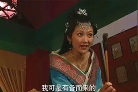 花式挠脚心搞笑场面：本以为是个美美的仙女，手一搓就原形毕露视频封面