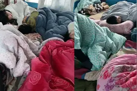 东北男子回家过年18人睡2大炕唠嗑氛围无敌：挤一起也幸福视频封面