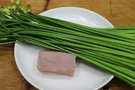 高考美食，韭菜亭子炒肉丝，脆嫩爽口，肉丝不粘锅，寓意出类拔萃