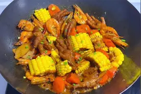 鸡爪煲的家常美味做法，鲜香浓郁鸡爪软烂，太好吃了