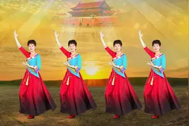 今天七一，红歌广场舞《北京的金山上》愿党生日快乐，永远年轻！