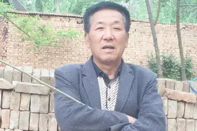61岁退伍老兵当了五年机关兵，每月能领多少钱？晚年生活是啥样的视频封面