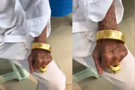 大爷戴着厚厚的手镯进店，小伙好奇一问瞬间懵了：3斤重的黄金！视频封面