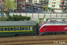全程需50小时，从新疆伊宁开来的Z303次列车即将抵达终点上海视频封面