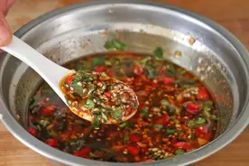 这才是万能蘸料的正宗做法，实在太香了，蘸啥都好吃，做法超简单