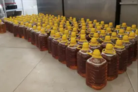 农村纯花生油如何榨制？小伙带你目睹全过程，这油吃着才健康！视频封面