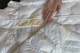 羽绒服不管多脏，教你1招，5分钟清洗干净立马就能穿，省钱又省力视频封面