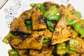 不知道吃什么？就做个老干妈猪肝吧，不仅色香味俱全，还简单易学