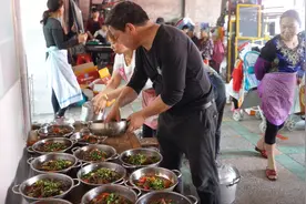 农村小伙36岁生日宴，每桌平均600元，却吃出翻倍的享受视频封面