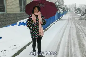 安徽阜阳：又下大雪！农村女人带你看新农村，一片雪景好美视频封面