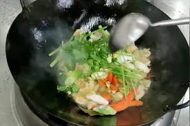 为啥大酒店炒菜味道好吃，原来他们用这种油做菜，难怪好吃