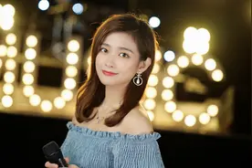 气质女生翻唱《春风十里》，如沐春风的歌声，听完身心放松！