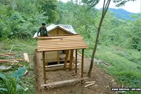 孔哥的疗愈生活-建一个厨房，搭建木制屋顶，引水到住宅地视频封面