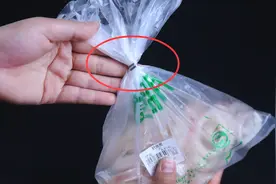 原来超市封口钉是这样打开的，不用任何工具，1秒轻松就打开